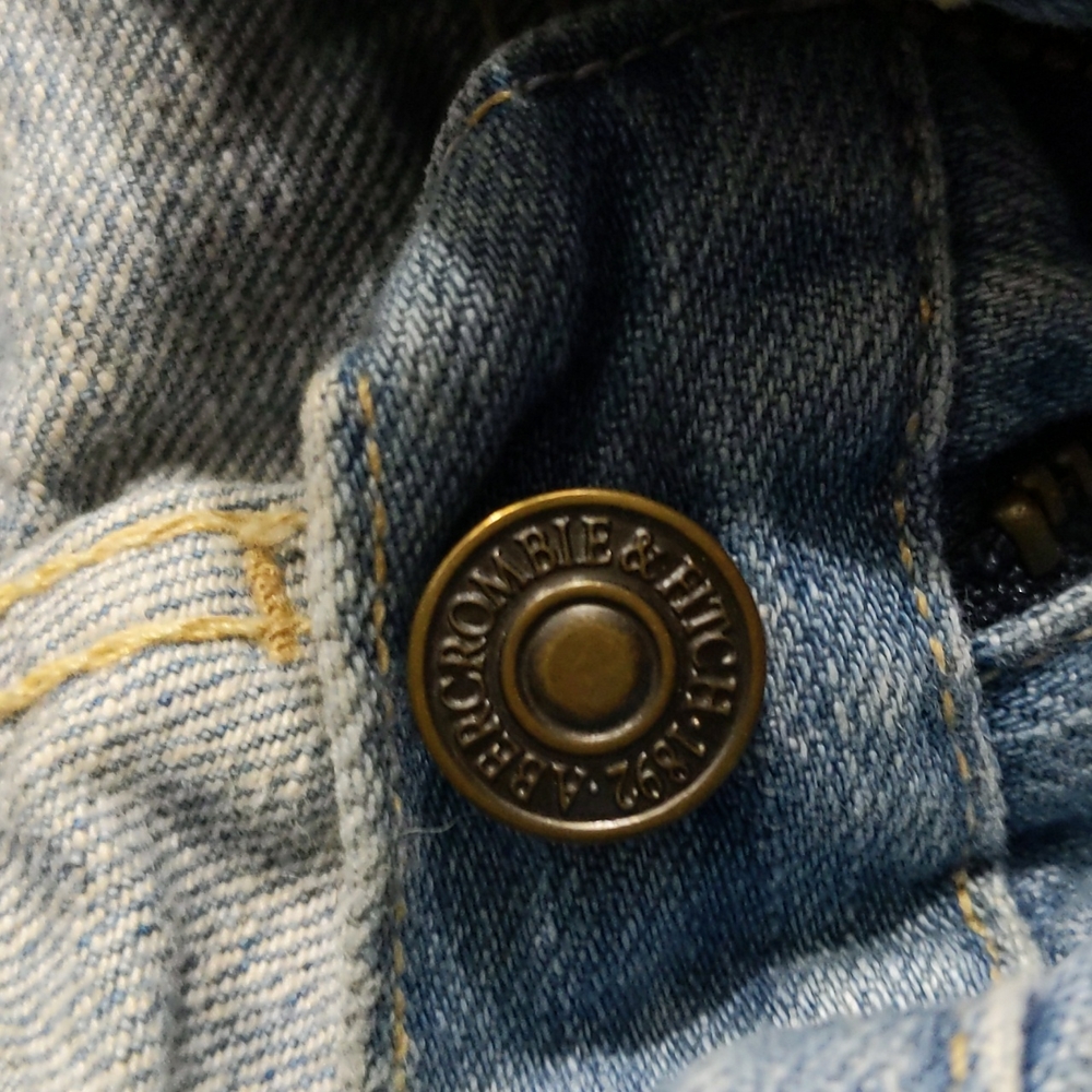 Final Price •Abercrombie light colored jeans - Picture 4 of 8